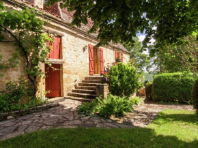 Отель Spacious Farmhouse with Private Garden in Saint Cybranet  Сен-Сибране